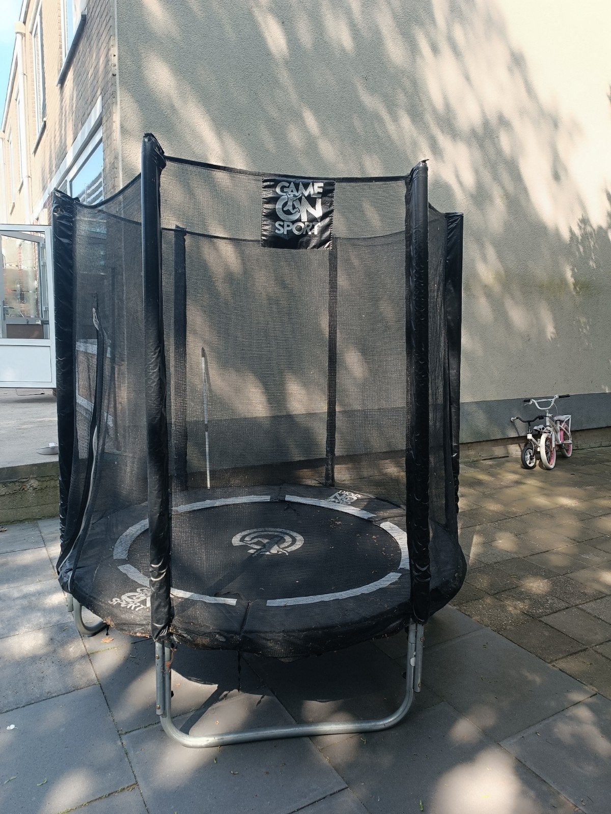 Trampoline, Ophalen, Zo goed als nieuw