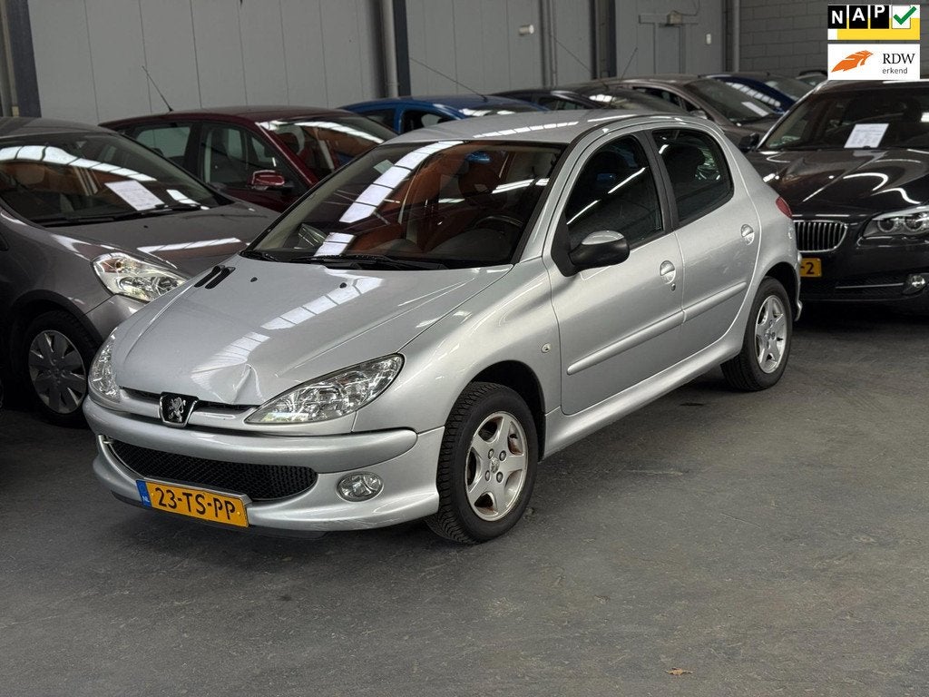 Peugeot 206 1.4 Air-line Nieuwe APK NAP, Voorwielaandrijving, Stof, 4 cilinders, Elektrische ramen