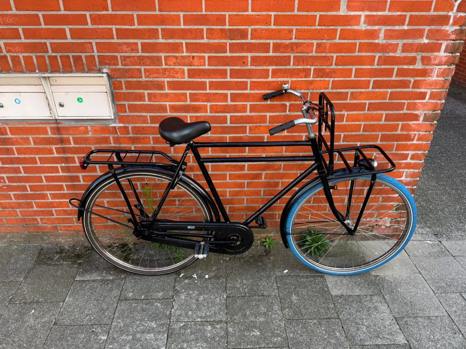 Zwarte herenfiets 28 inch stadsfiets met rekje 61cm, Ophalen, Terugtraprem, Zo goed als nieuw, 57 tot 61 cm