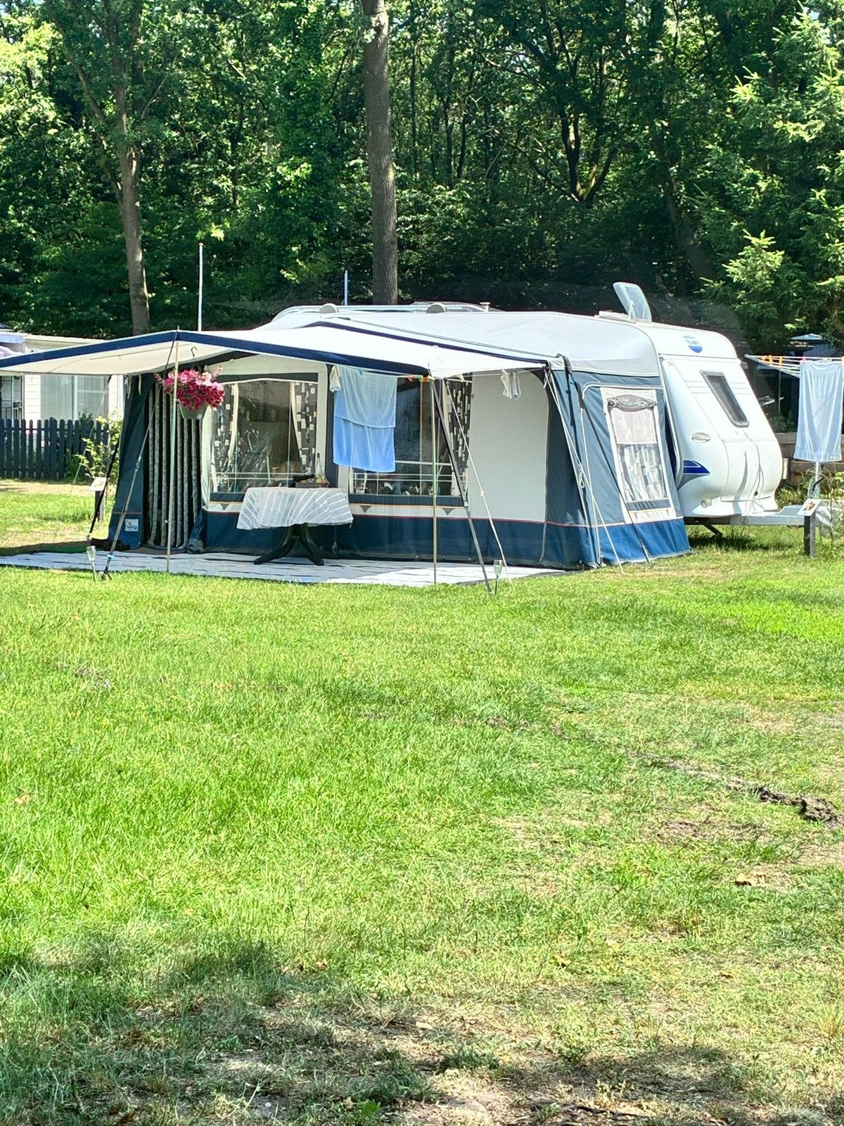 Hobby caravan 460 UFE de Luxe easy 2004 eerste eigenaar, Caravans en Kamperen, Caravans, Vast bed, Rondzit, Hobby, Particulier