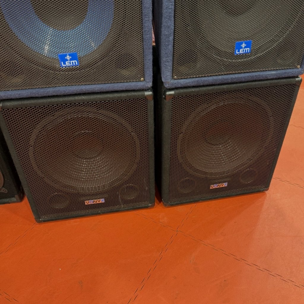 Vonyx SWA15 600 Watt actieve subwoofer - set van 2, Vonyx, Zo goed als nieuw, Support@vonyx.com, BessemerstraÃŸe 2-14
12103 Berlin
Germany
