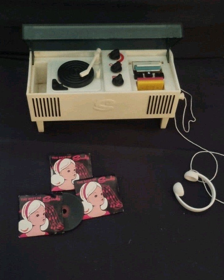 Vintage Sindy HIFI stereo met platenspeler + accessoires, Ophalen of Verzenden, Zo goed als nieuw, Jongen of Meisje