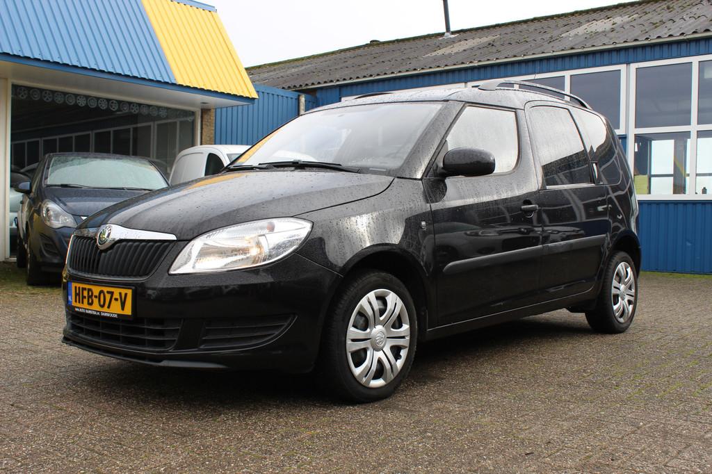 Skoda Roomster 1.2i "Plus Edition" Airco + AUX ! (bj 2011), Auto's, Voorwielaandrijving, Gebruikt, Zwart, Zwart
