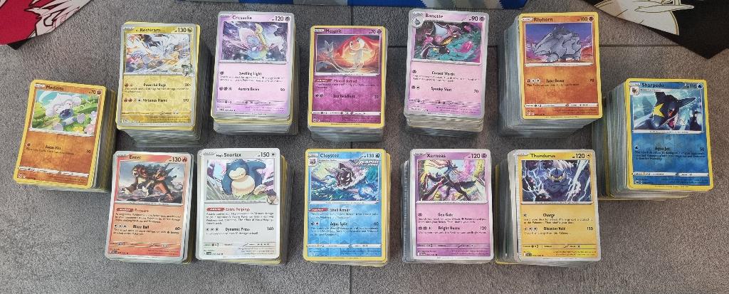 ±2200 pokemon kaarten | veel reverse/holo kaarten, Ophalen of Verzenden, Zo goed als nieuw, Meerdere kaarten, Foil