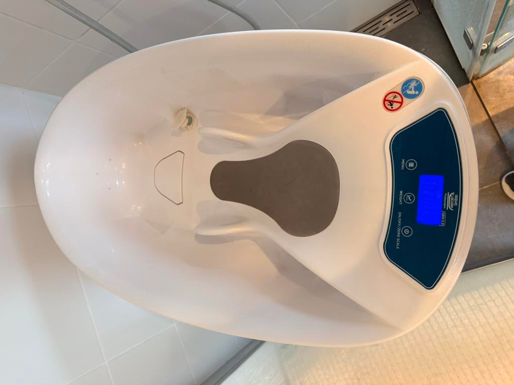 Aquascale babybadje + standaard (wit, compleet), Kinderen en Baby's, Zo goed als nieuw, Badje, Standaard, Ophalen