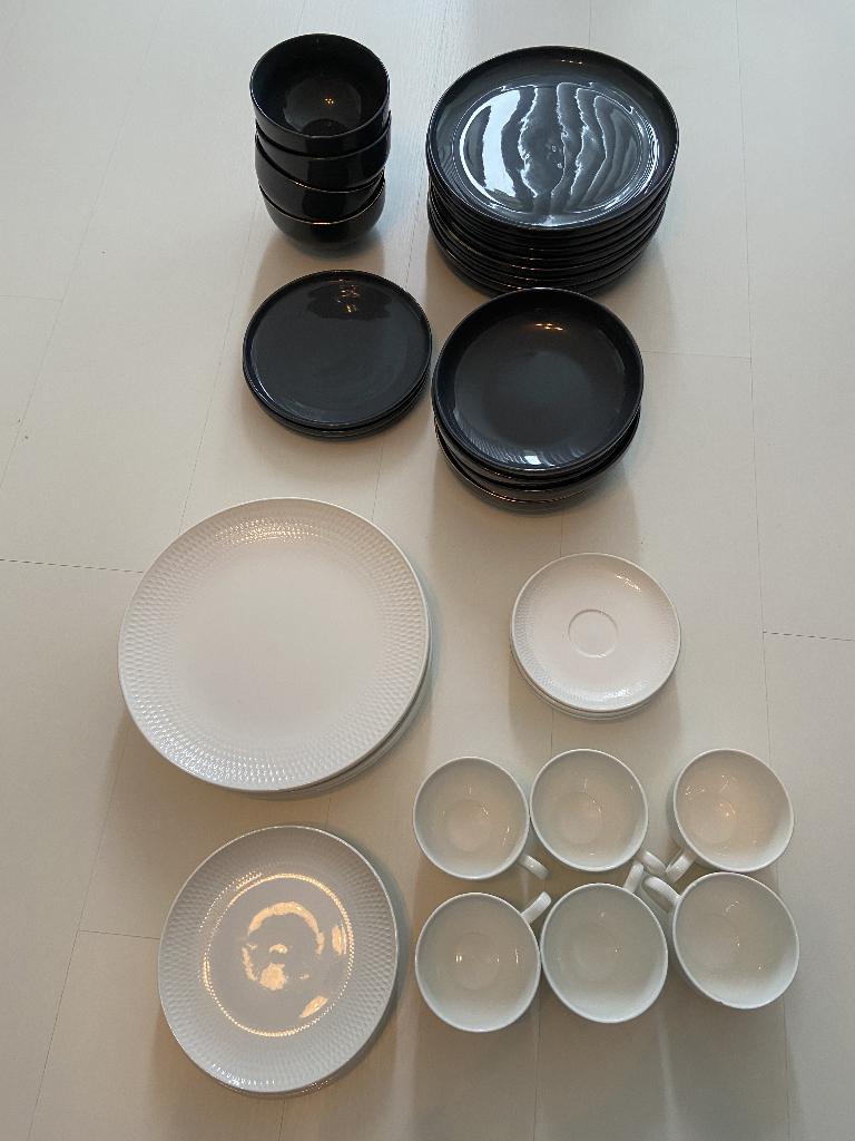 Servies witte en blauwe set, Ophalen, Zo goed als nieuw, Effen, Porselein