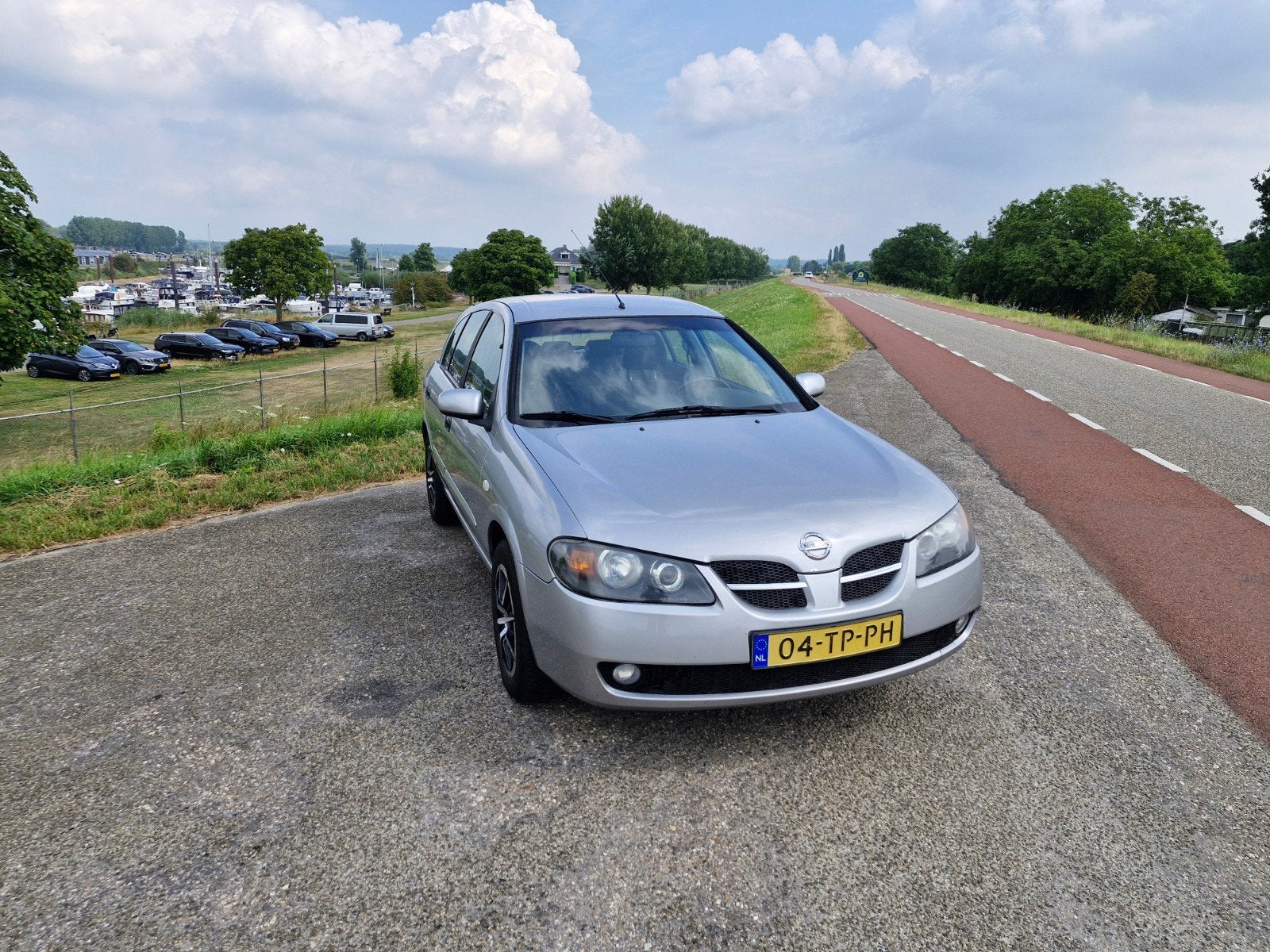Nissan Almera 1.5 5D 2006 Grijs, Zwart, 4 cilinders, Bedrijf, Handgeschakeld