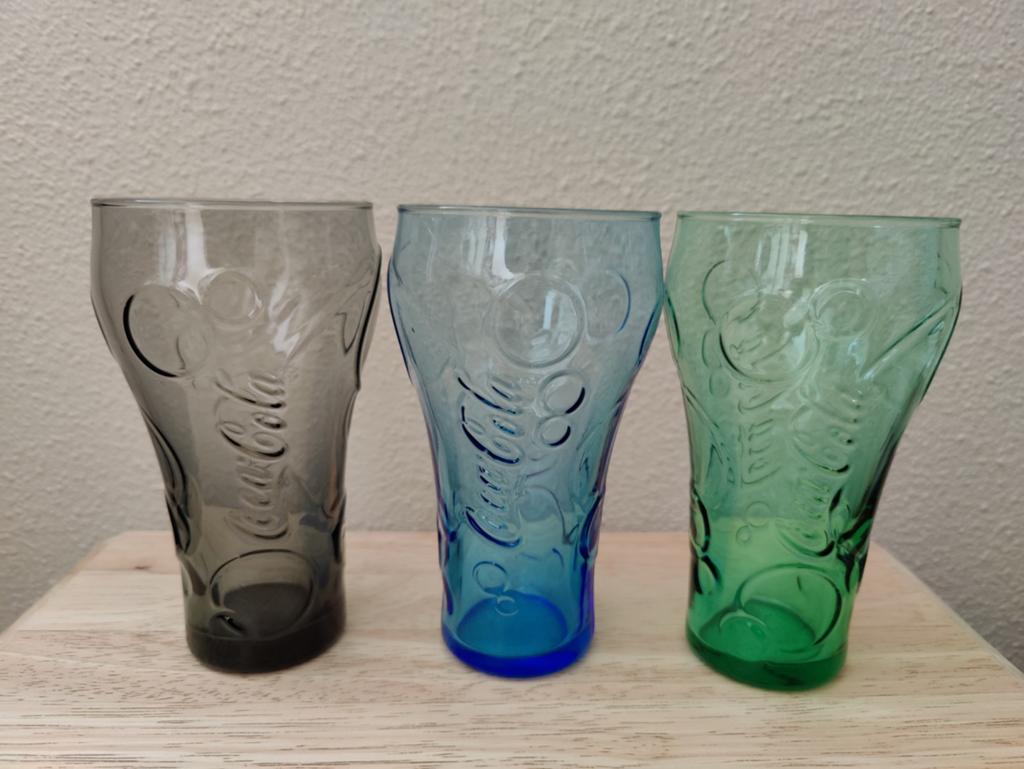 Drie gekleurde Coca Cola glazen, limited edition, Verzenden, Zo goed als nieuw, Frisdrankglas