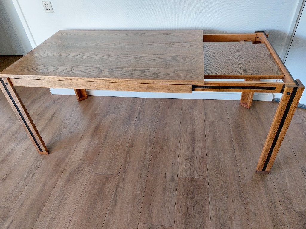 Foto 3 van Eettafel uitschuifbaar.  Kleur eiken