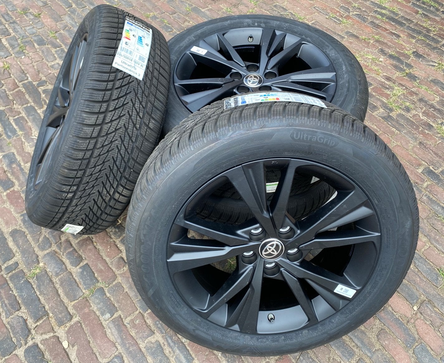 NIEUWE zwarte 18” Toyota CHR 2025 velgen TPMS winterbanden, Auto-onderdelen, Banden en Velgen, 18 inch, Banden en Velgen, Nieuw