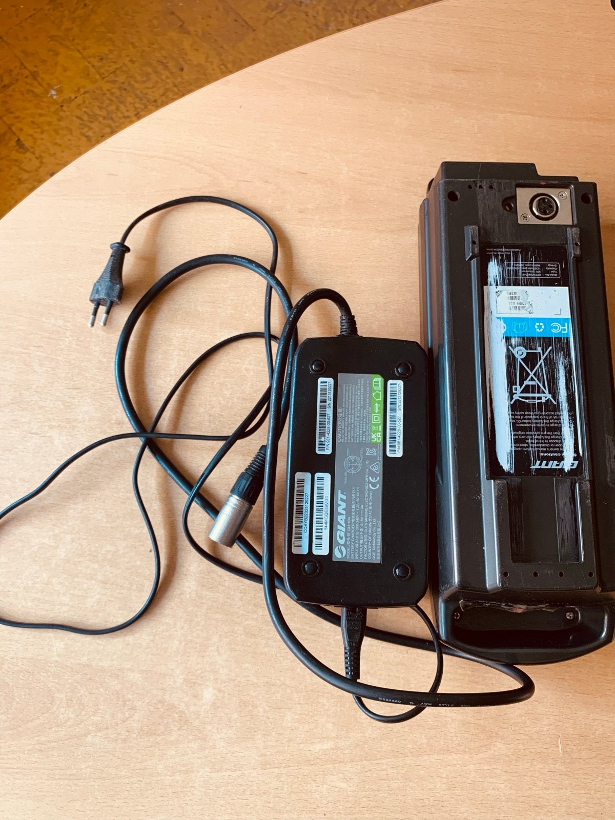 Giant E-bike Accu en Oplader - Gebruikt, Ophalen of Verzenden, Gebruikt