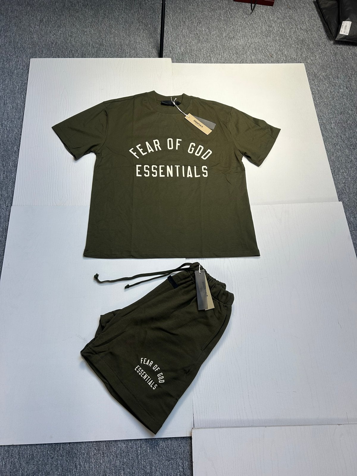 Fear of God Essentials Setje Olive Green, Ophalen of Verzenden, Nieuw