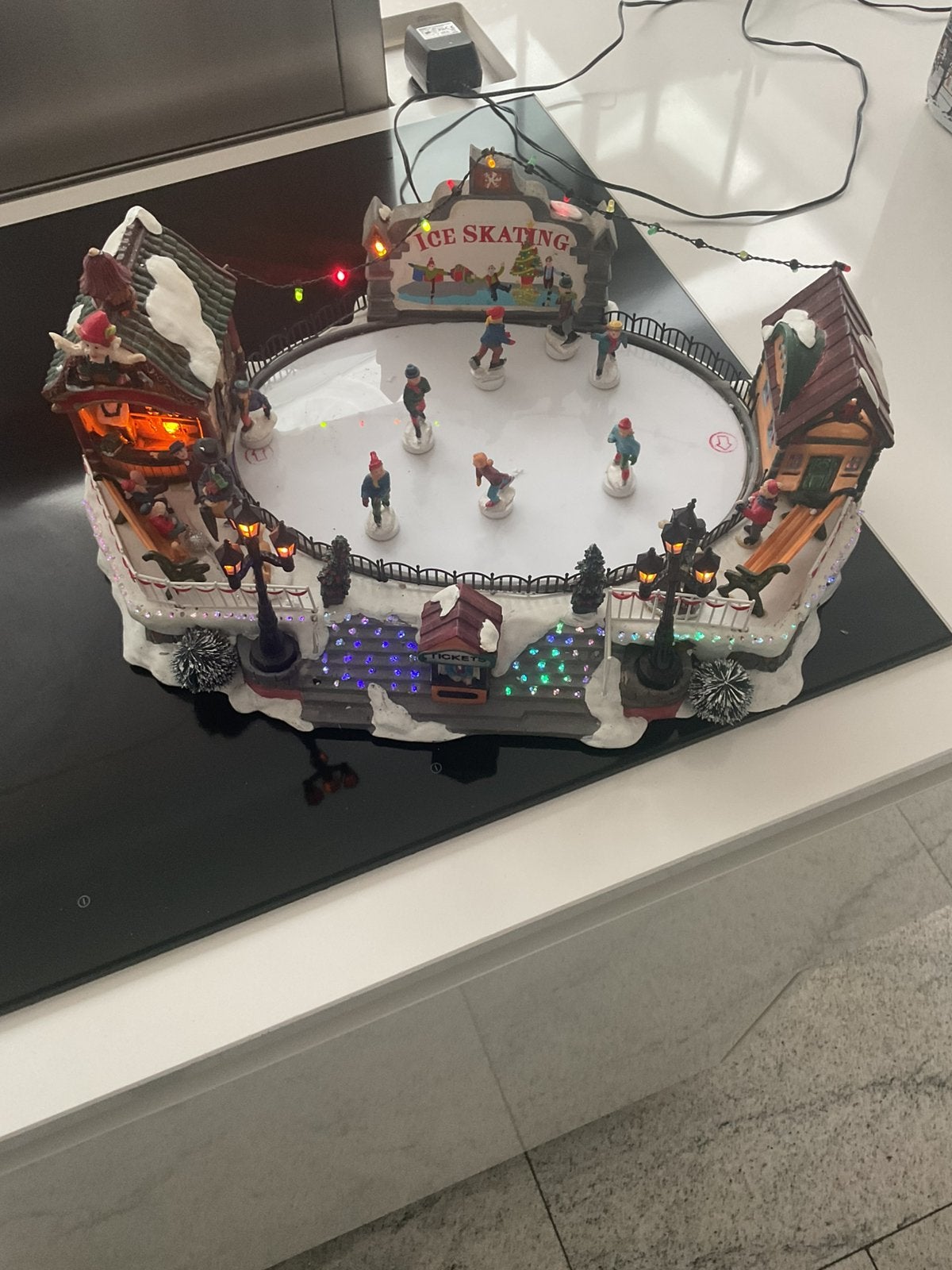 Ice Skating grote schaatsbaan met veel bewegende schaatsers, Diversen, Ophalen, Zo goed als nieuw