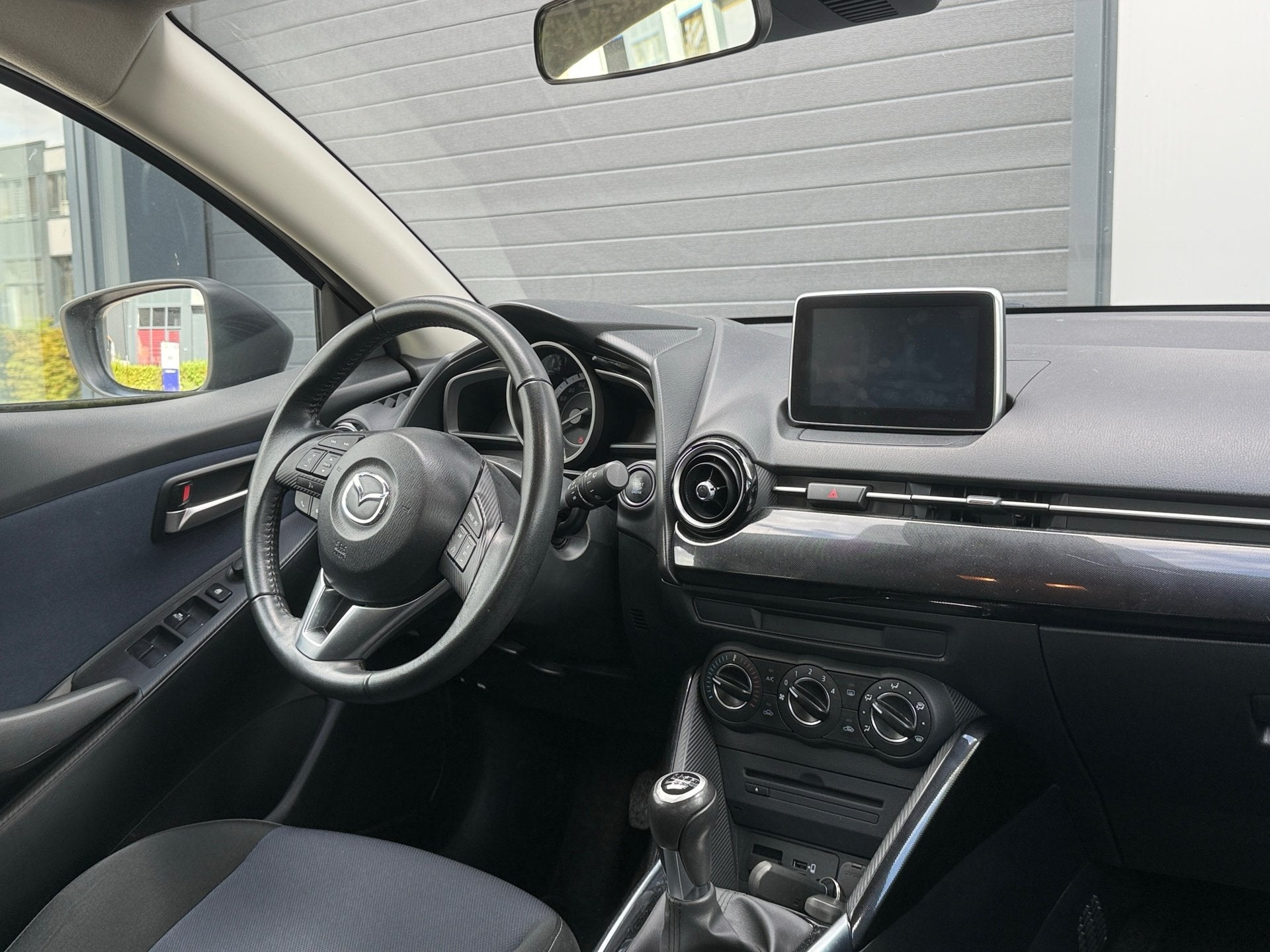 Mazda 2 1.5 Skyactiv-G Intro Edition / LAGE KILOMETERS NAP, Auto's, Voorwielaandrijving, Gebruikt, 4 cilinders, Blauw