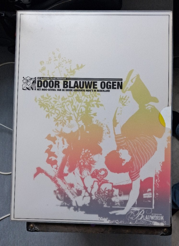 Door Blauwe ogen - Het Indo-gevoel van de 3e generatie Ind.., Ophalen of Verzenden, 20e eeuw of later, Zo goed als nieuw