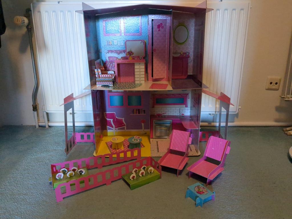 Barbiehuis met leuke accessoires, Ophalen of Verzenden, Zo goed als nieuw, Poppenhuis