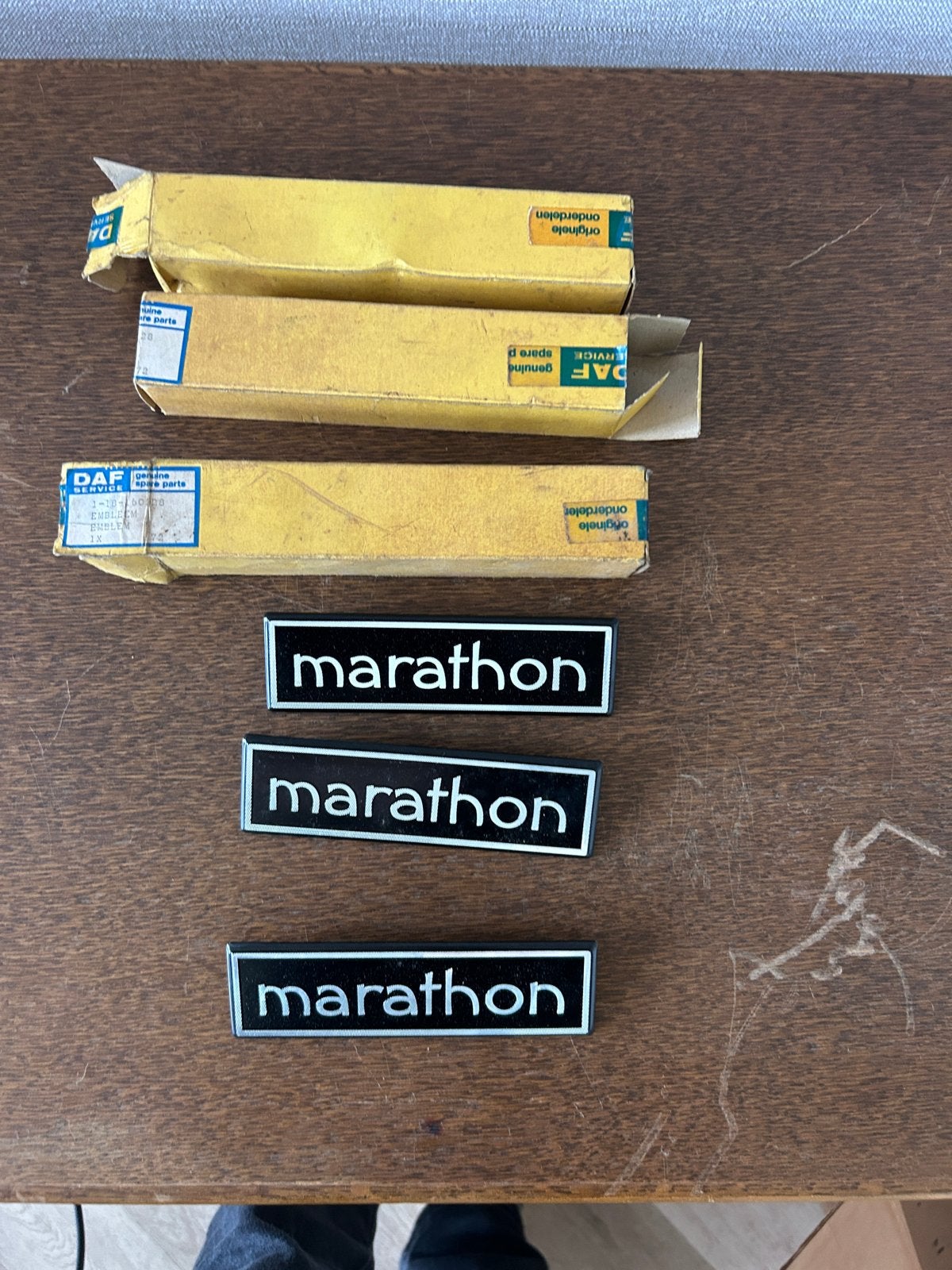 DAF Marathon embleem - Origineel en Nieuw (3 stuks), Ophalen of Verzenden, Nieuw, Oldtimer onderdelen