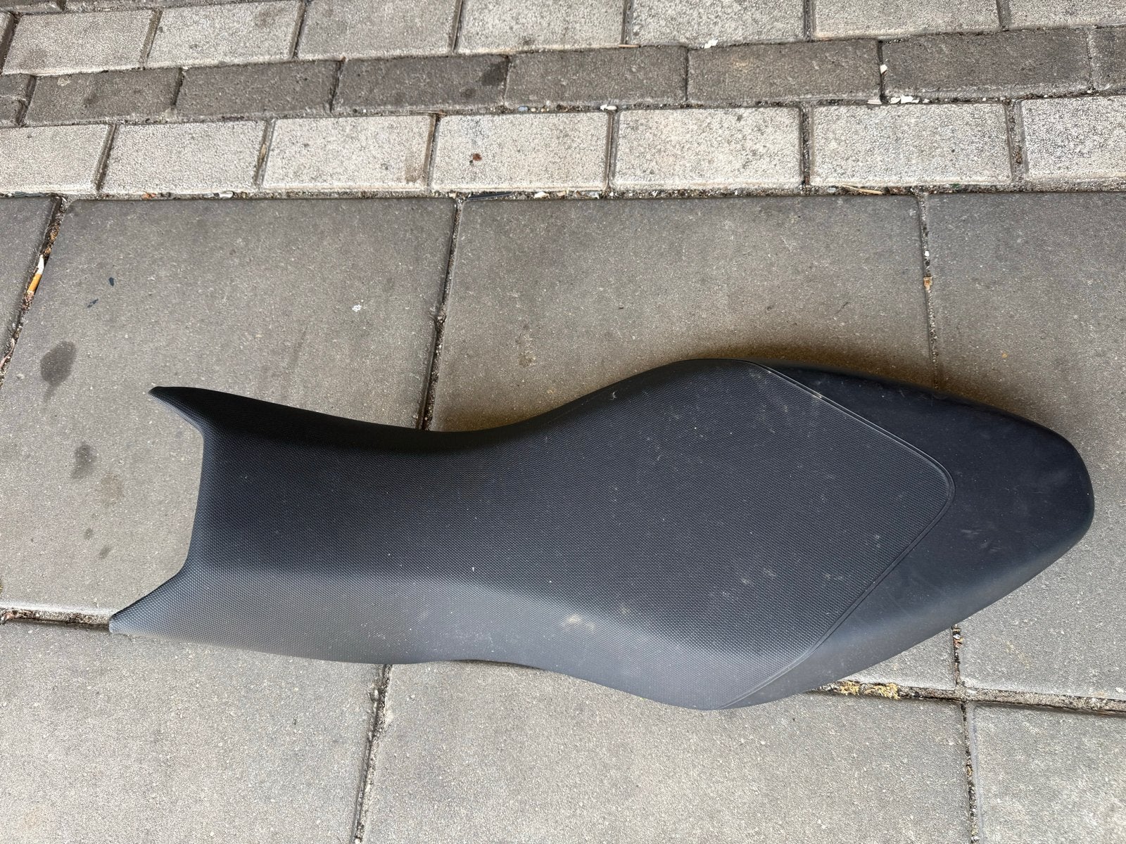 Zadel Aprilia Dorsoduro 900 (past ook op 750 en 1200), Ophalen of Verzenden, Gebruikt