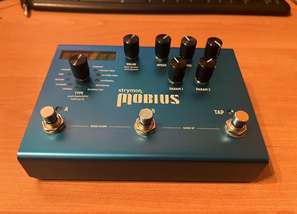 Strymon mobius, Muziek en Instrumenten, Effecten, Gebruikt, Chorus, Delay of Echo, Distortion, Overdrive of Fuzz, Reverb, Volume