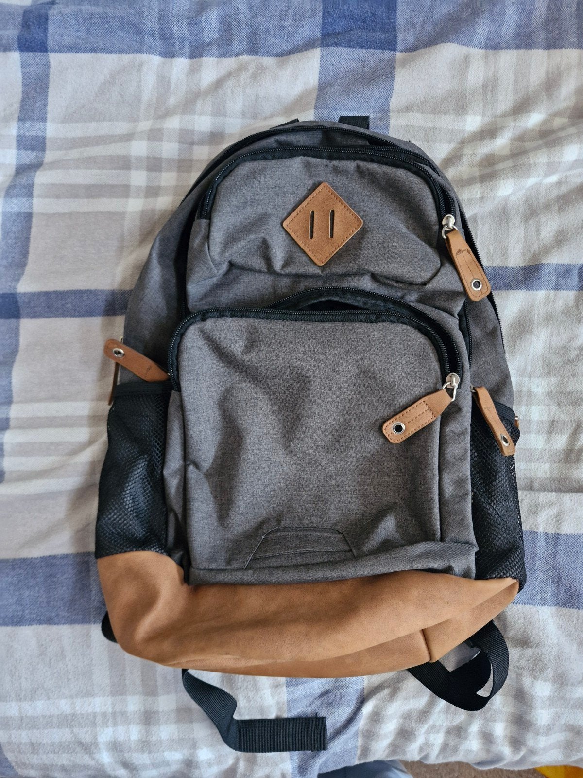 Grijze Globe Trotter Rugzak met Bruine Details, Sieraden, Tassen en Uiterlijk, Ophalen of Verzenden, Zo goed als nieuw, 25 tot 40 cm