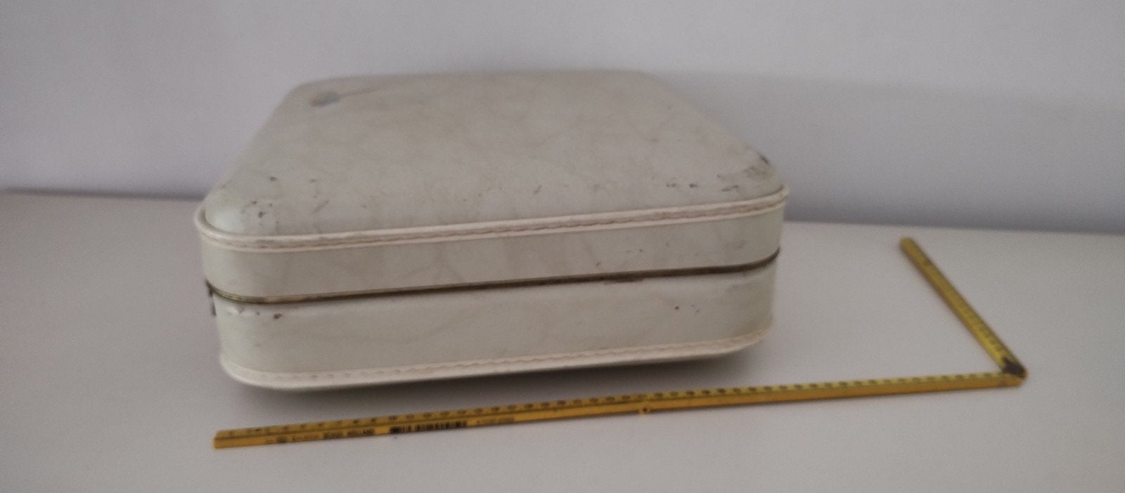 K712 VINTAGE stewardess koffer creme kleurig  geperst karton, Overige materialen, Gebruikt, Onbekend, Minder dan 50 cm