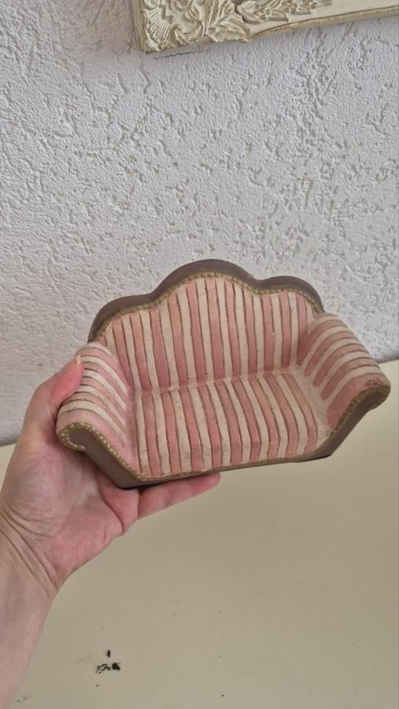 Mini sofa, 19,5 cm breed en 10,5 cm hoog, Ophalen of Verzenden