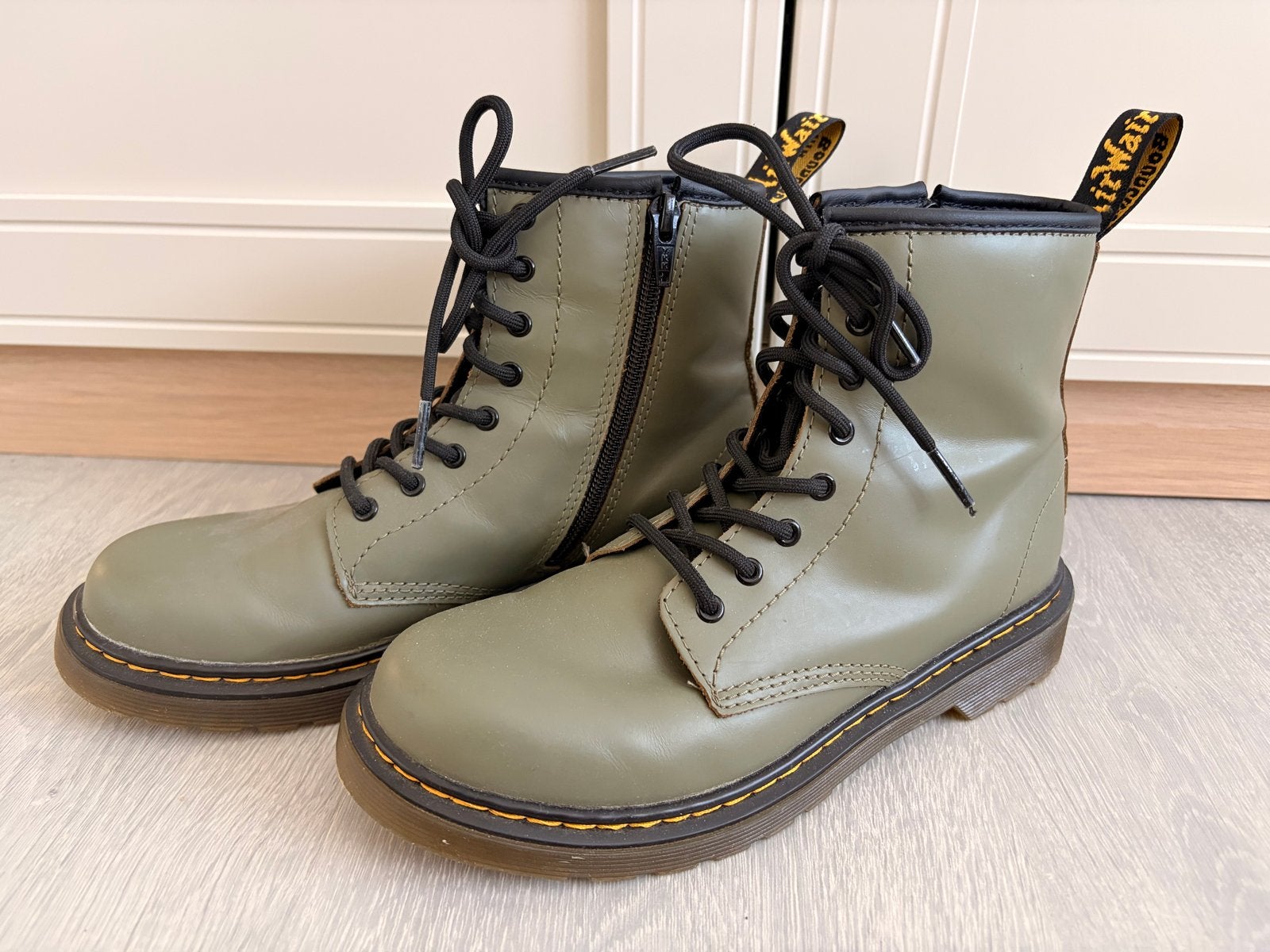 Nieuwe Dr. Martens laarzen maat 36 in kaki, Ophalen of Verzenden, Nieuw, Groen, Lage of Enkellaarzen