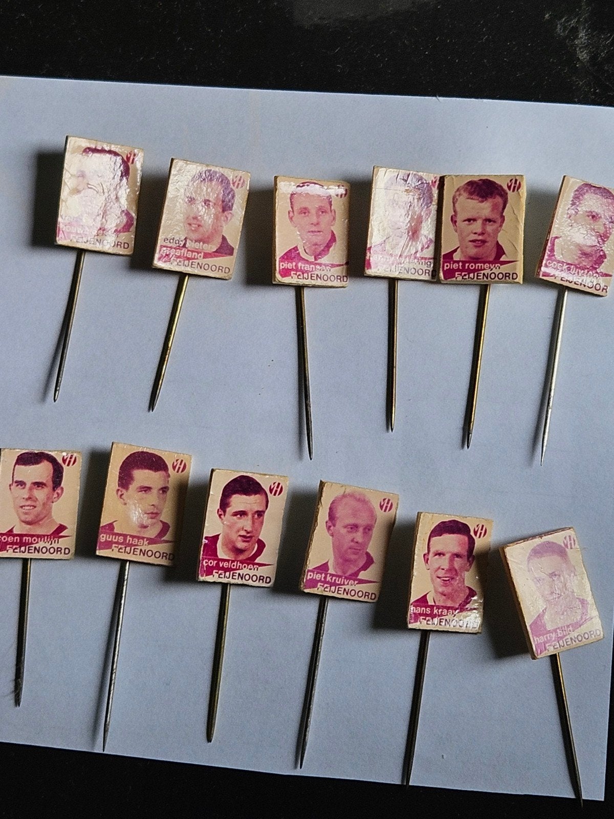 12 Vintage Feyenoord Speldjes - Voetbal Memorabilia, Ophalen of Verzenden, Gebruikt, Sport, Speldje of Pin