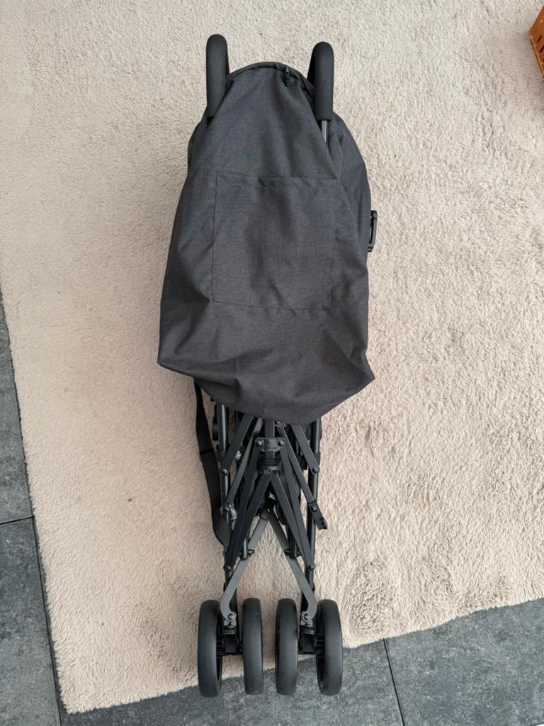 Novi buggy, Kinderen en Baby's, Buggy's, Ophalen of Verzenden, Zo goed als nieuw
