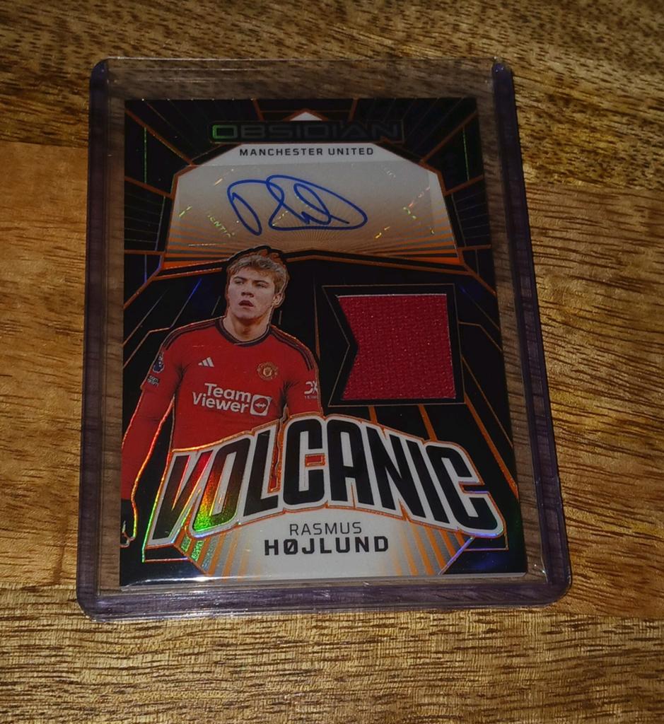 Rasmus Hojlund/ Volcanic / Autograph, Ophalen of Verzenden, Nieuw, Buitenlandse clubs, Spelerskaart
