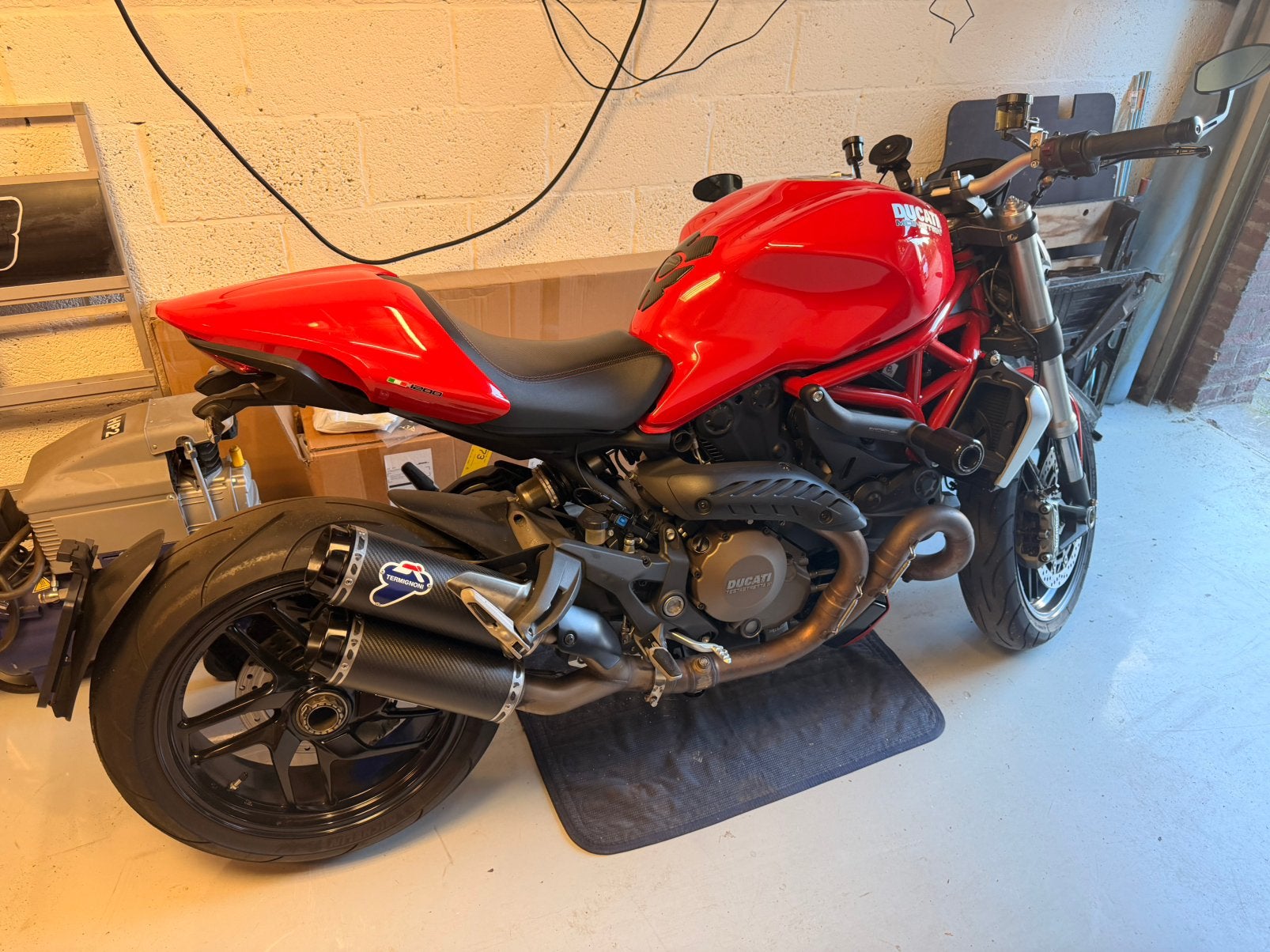 Ducati Monster 1200 | Dealeronderhouden | Hyperpro | Termi, 2 cilinders, Motorrijbewijs A, Gebruikt, Particulier