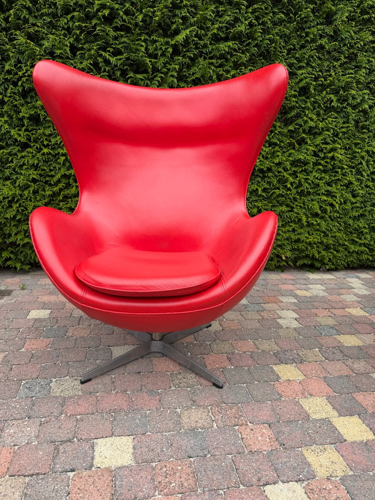 Rode Egg Chair - Stijlvolle Design Fauteuil, Huis en Inrichting, Stoelen, Ophalen, Gebruikt, Leer, Eén