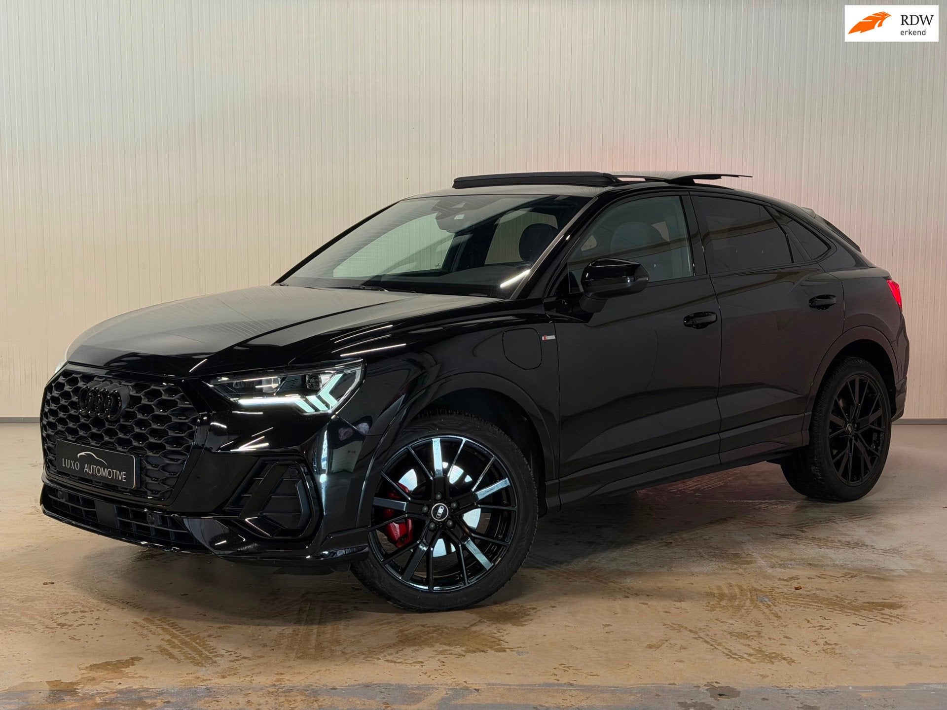 Audi Q3 Sportback 45 TFSI e S Edition | PANO | KEYLESS | BLA, Auto's, Gebruikt, Euro 6, 150 pk, Leder en Stof