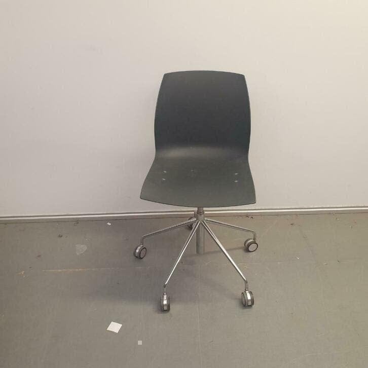 Kalea kastel design bureaustoelen 1x grijs en 3x blauw, Kunststof, Gebruikt, Ophalen of Verzenden, Grijs