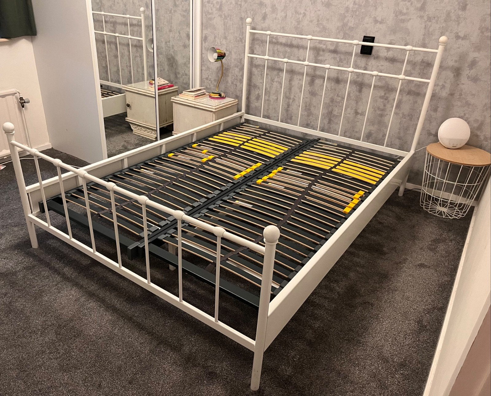 Tweepersoonsbed wit metaal met lattenbodems, Huis en Inrichting, Ophalen, Wit, Tweepersoons, 140 cm