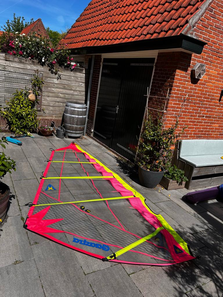 Gaastra 5,7 m2 Windsurfzeil Roze/Geel, Ophalen, Gebruikt, Gaastra, 5 tot 6.5 m²