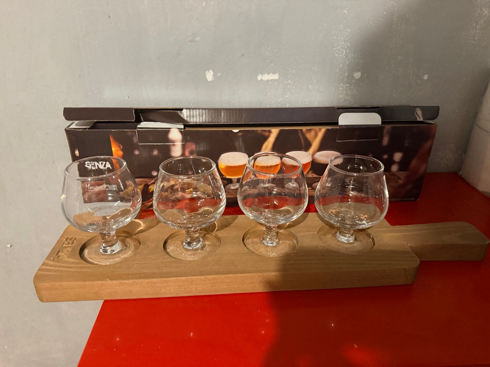 Proeverij glaasjes met houten plankje, Overige typen, Ophalen of Verzenden, Zo goed als nieuw, Glas