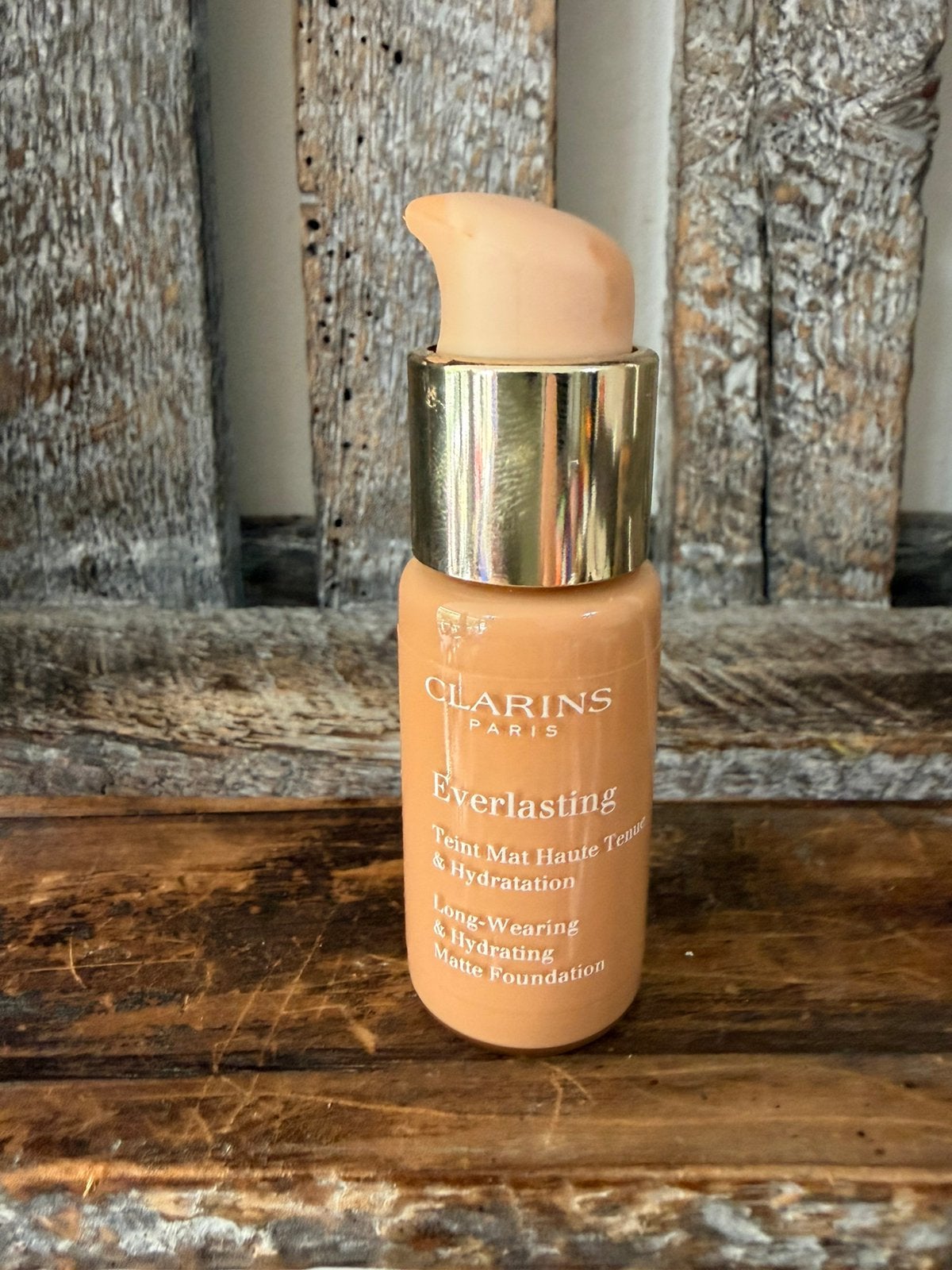 Clarins Everlasting Foundation 113C, Ophalen of Verzenden, Zo goed als nieuw, Beige, Gehele gezicht