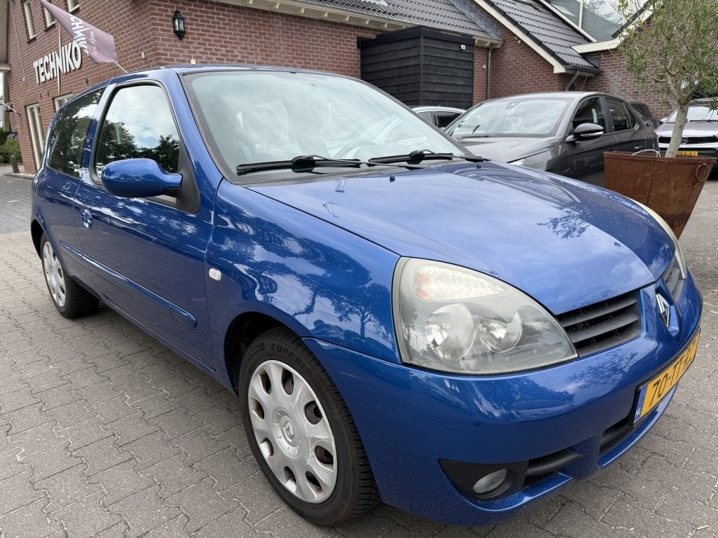 Renault Clio 1.2-16V Campus KOUDE AIRCO / RIJDT GOED / RIJKL, Auto's, Renault, Gebruikt, Zwart, Blauw, 49 €/maand