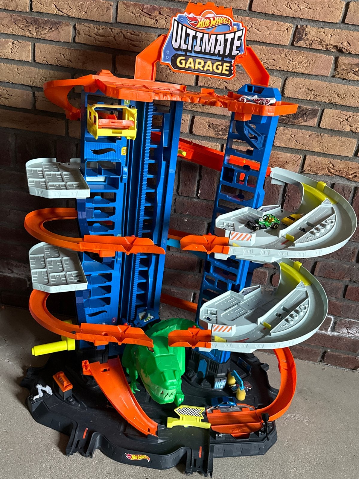 Hot Wheels Ultimate Garage Dino - Zo goed als nieuw, Verzenden, Zo goed als nieuw