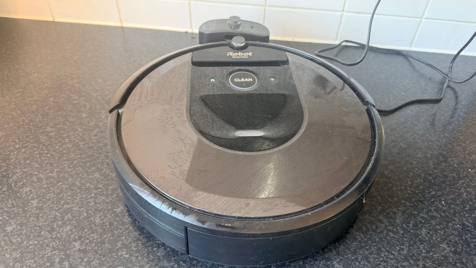 iRobot Roomba i7 robotstofzuiger met laadstation, Ophalen of Verzenden, Gebruikt, Robotstofzuiger, IRobot