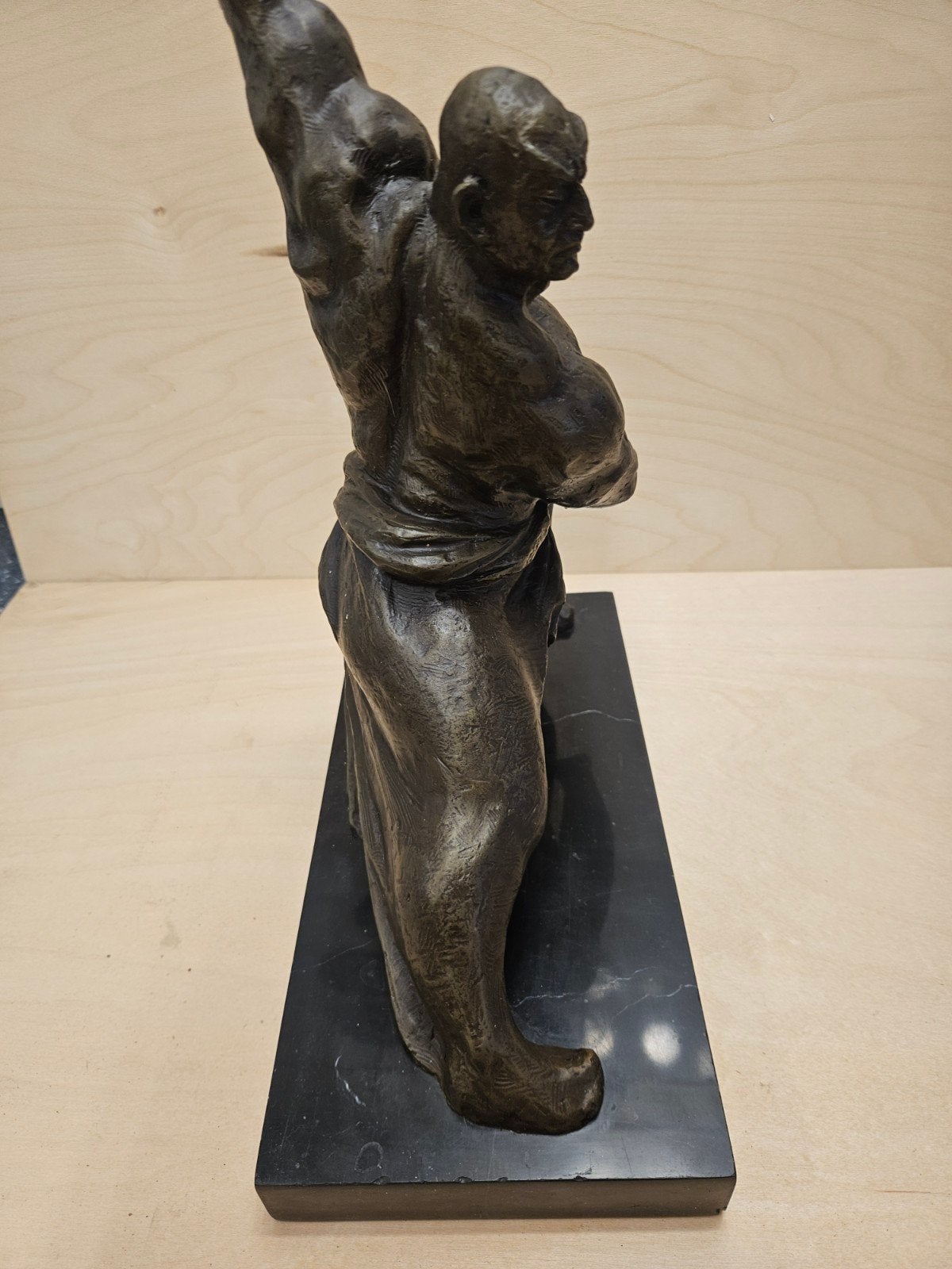 Bronzen beeld van een man, 38 cm hoog, Antiek en Kunst, Ophalen of Verzenden, Brons, 20 - 50 cm, Beeld