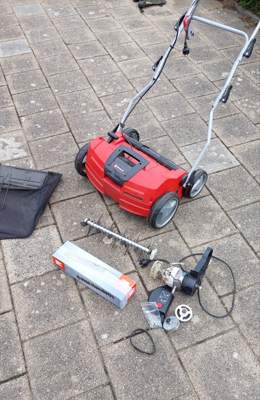 Einhell Elektrische Verticuteerder/Beluchter GE-SA 1640, Ophalen, Zo goed als nieuw, Elektrisch, Einhell