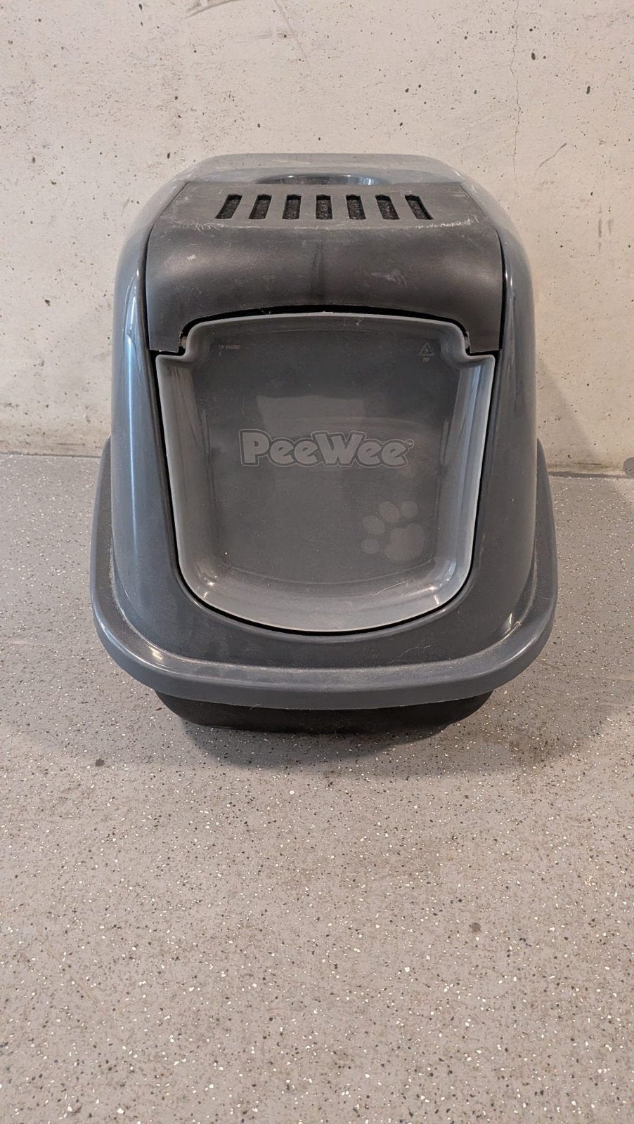 Peewee kattenbak incl houtkorrels, Ophalen, Gebruikt, Gesloten