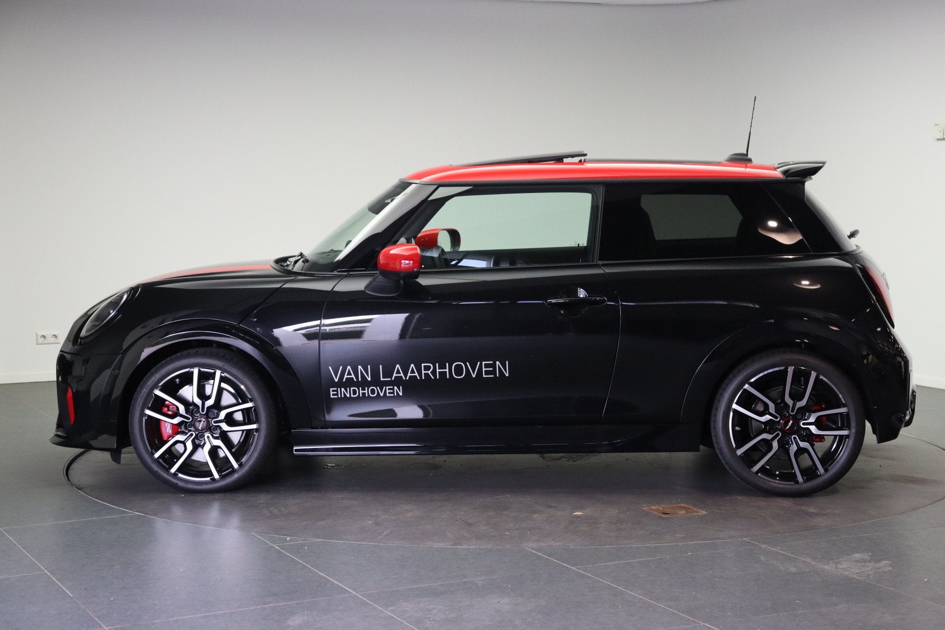 MINI Hatchback John Cooper Works Automaat / Pakket XL / 18", Auto's, Mini, 1998 cc, 4 cilinders, Met garantie (alle), 4 stoelen