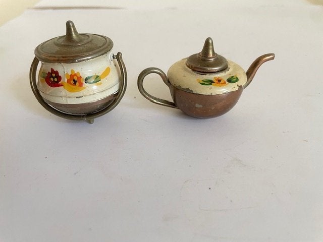 Miniatuur set theepot en pan. Koper beschilderd. Poppenhuis., Ophalen, Zo goed als nieuw, Decoratie