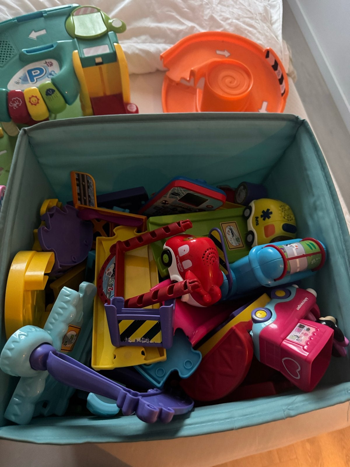 Speelgoedbox met diverse Vtec auto’s, Kinderen en Baby's, Speelgoed | Overig, Ophalen of Verzenden, Gebruikt, Jongen of Meisje