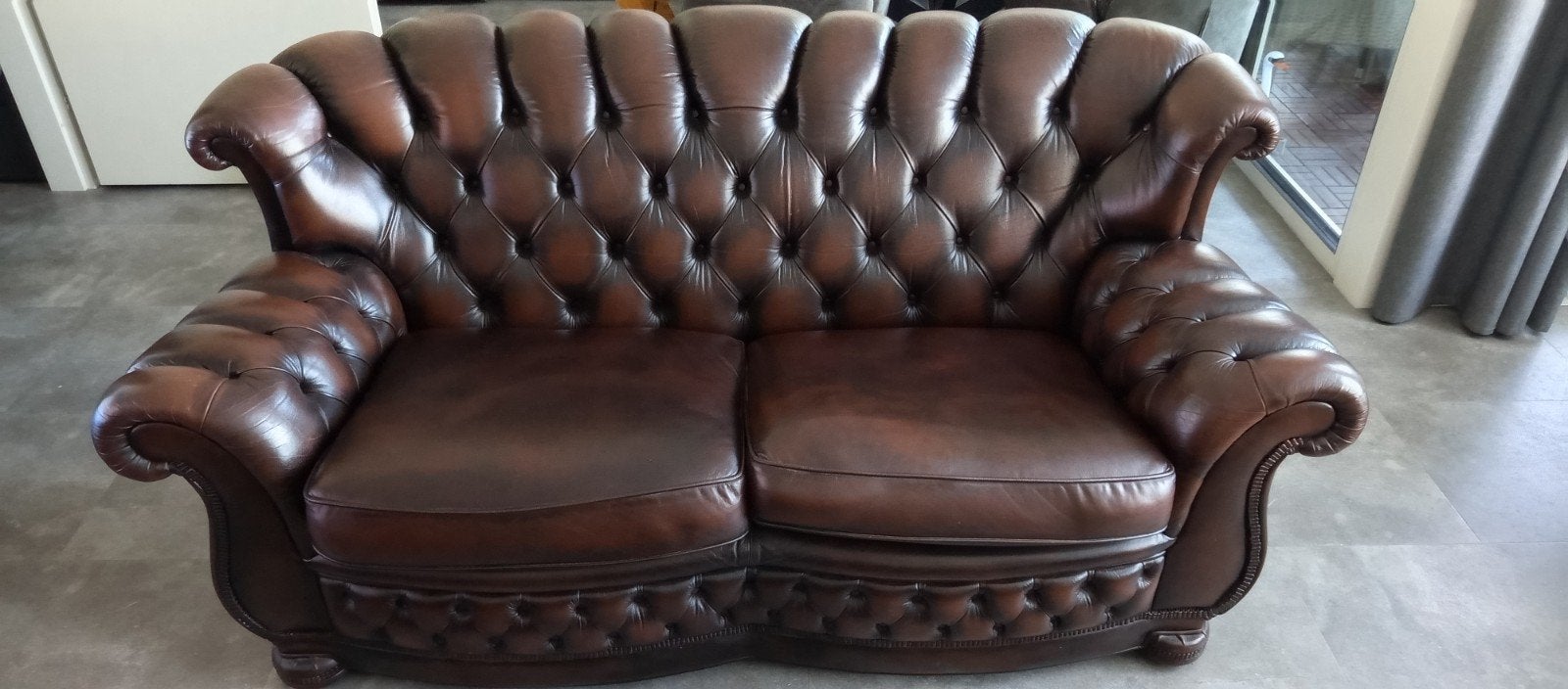 Echte Engelse Chesterfield bank met certificaat van echtheid, Huis en Inrichting, Banken | Bankstellen, Ophalen, Klassiek, Engels, Chesterfield