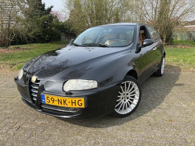 Alfa Romeo 147 1.6 T.spark 16V 88KW 5DR 2003 Zwart, Auto's, Alfa Romeo, Voorwielaandrijving, 1195 kg, Stoelverwarming, 4 cilinders