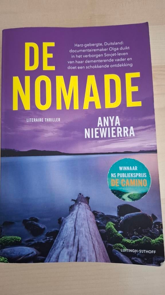 Anya Niewierra - De nomade, Boeken, Thrillers, Zo goed als nieuw, Ophalen of Verzenden